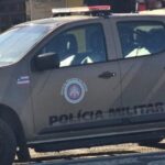 Homem é preso em Guanambi após agredir três familiares e danificar residência.