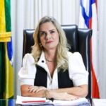 Deputada Ivana Bastos é internada com diagnóstico de colite e passa por tratamento intensivo.